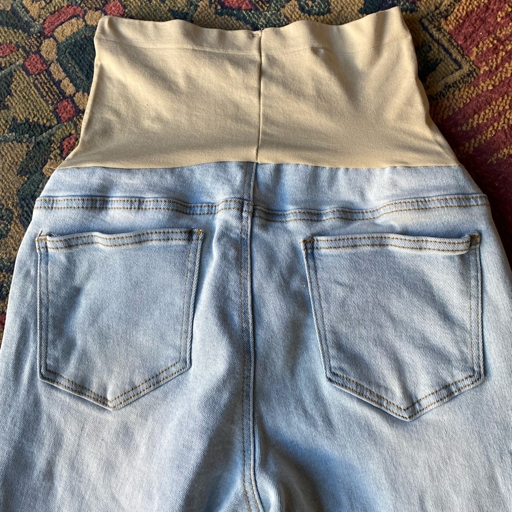 Maternity Outfit - Blue Savvy Size L Maternity Slightly Frayed Jeans - Picture 7 of 9
